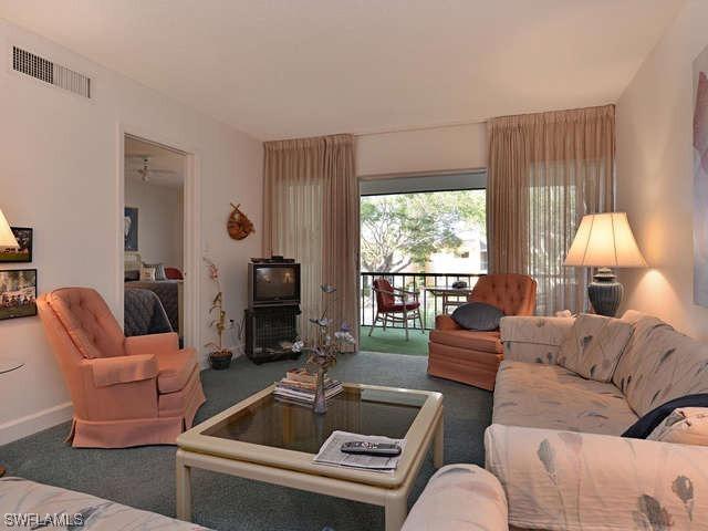 286 Banyan Blvd., Naples, FL 34102