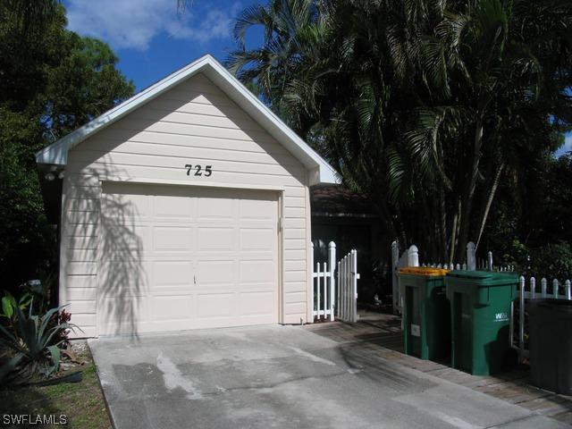 725 109th Ave., Naples, FL 34108