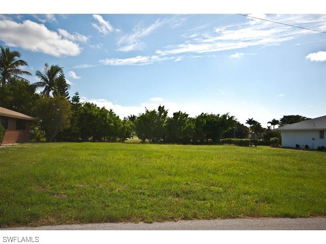 481 Elk Cir., Marco Island, FL 34145