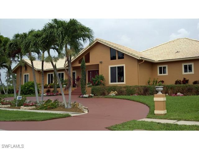 624 Crescent St., Marco Island, FL 34145