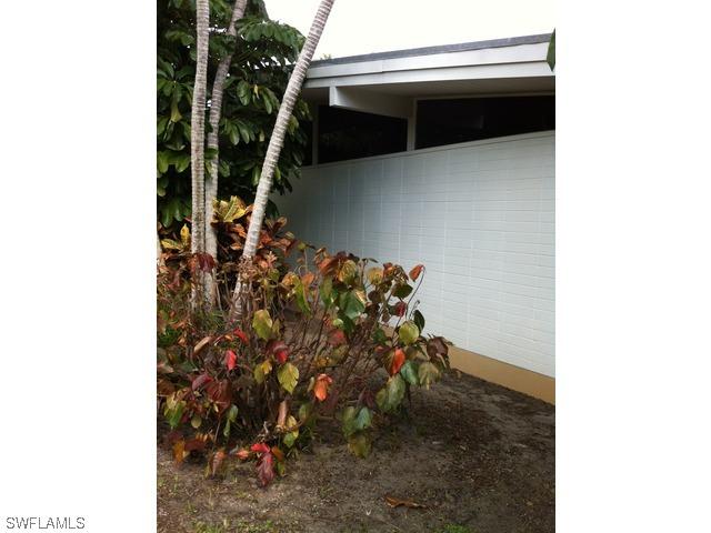 716 Broad Ct., Naples, FL 34102