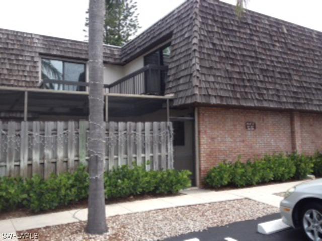 101 Lake Point Ln. #5-D, Naples, FL