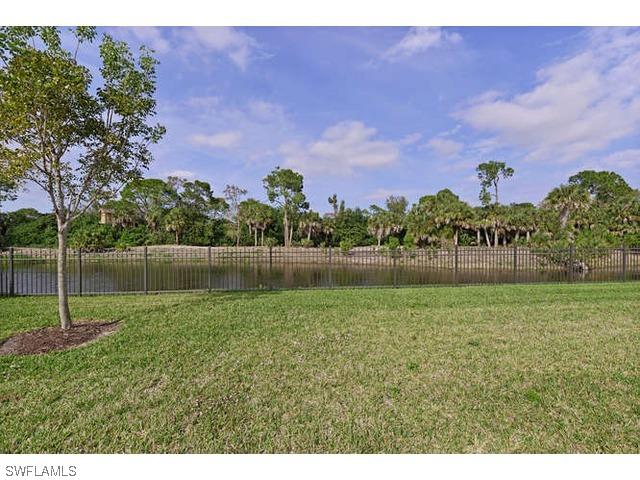 427 Saddlebrook Ln., Naples, FL 34110