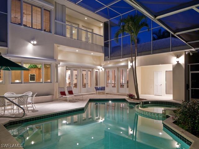 708 Hollybriar Ln., Naples, FL