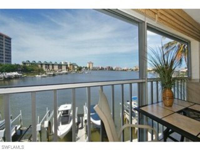 9103 Vanderbilt Dr., Naples, FL