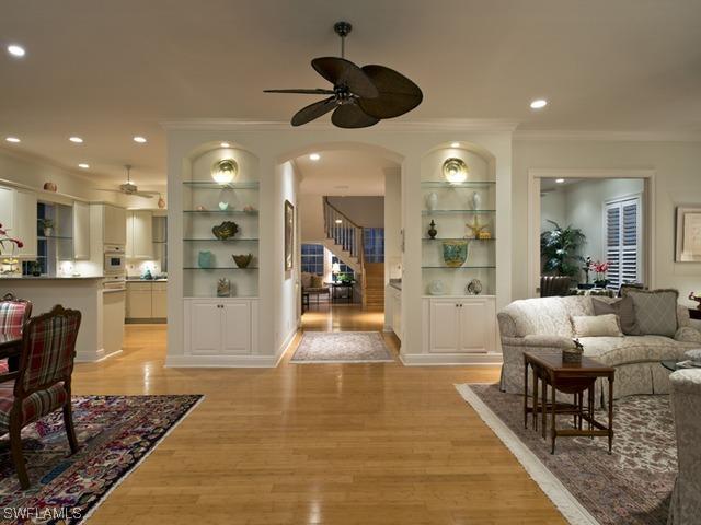 141 9th Ave., Naples, FL 34102