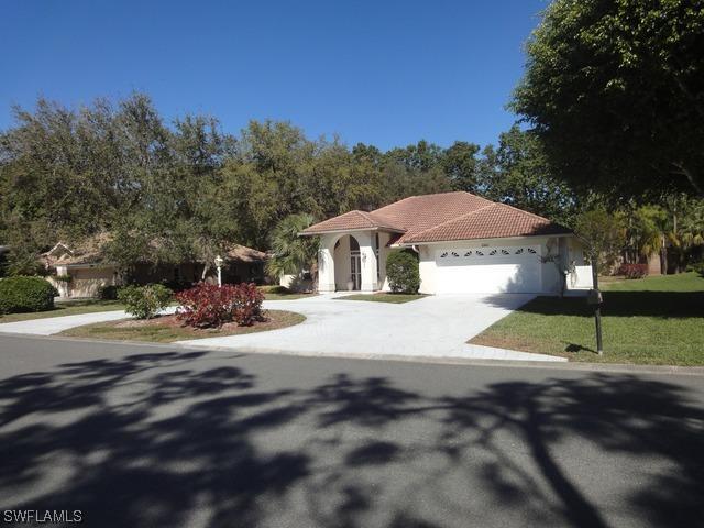 560 Henley Dr., Naples, FL 34104