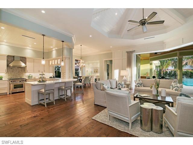 542 3rd Ave., Naples, FL 34102