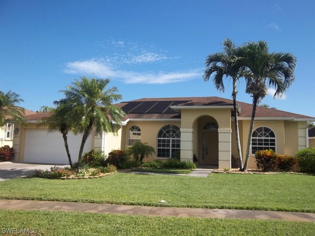 1586 Vintage Ln., Naples, FL 34104