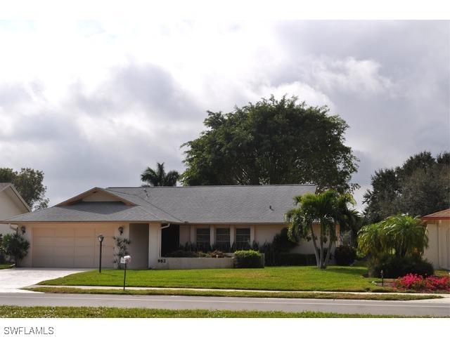 982 Charlemagne Blvd., Naples, FL 34112