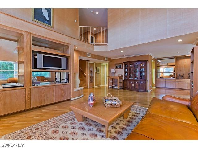 519 Clubside Dr., Naples, FL