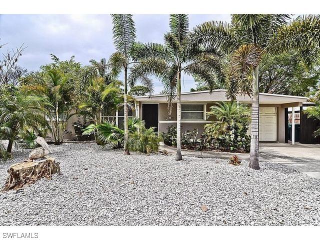 1300 Embassy Ln., Naples, FL