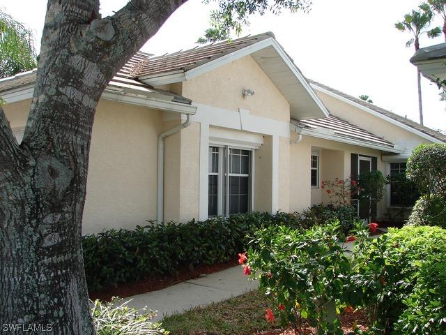 76 Fountain Cir., Naples, FL