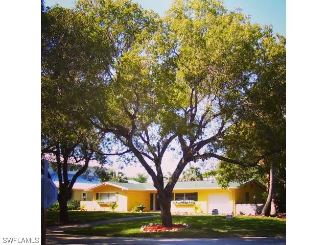 687 6th Ave., Naples, FL