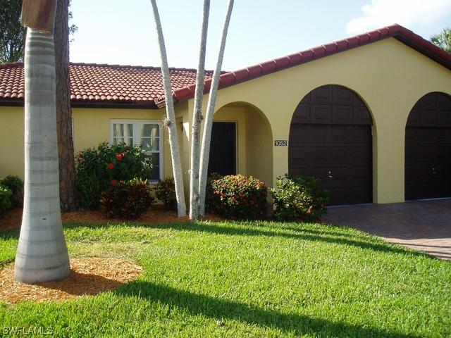 1052 Forest Lakes Dr., Naples, FL