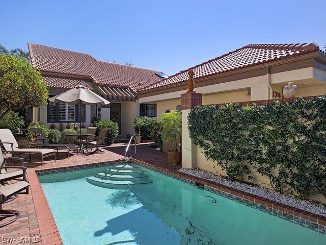 574 Bay Villas Ln., Naples, FL