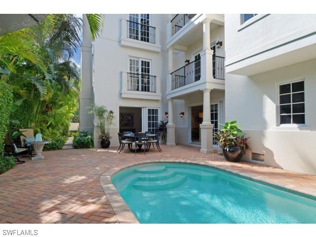 435 3rd Ave., Naples, FL 34102