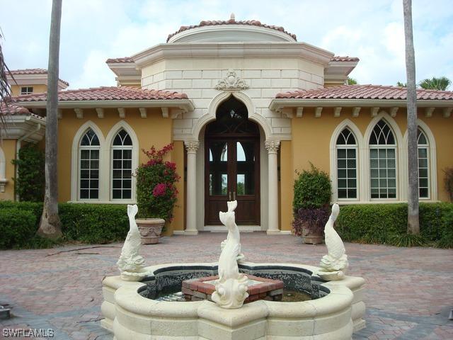 6423 Highcroft Dr., Naples, FL 34119