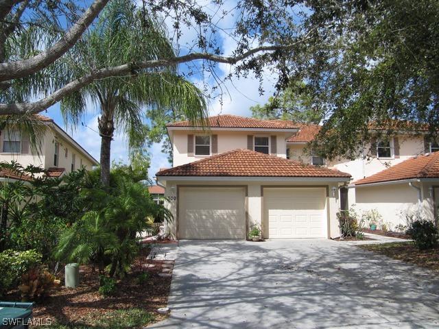 300 Robin Hood Cir. #201, Naples, FL 34104