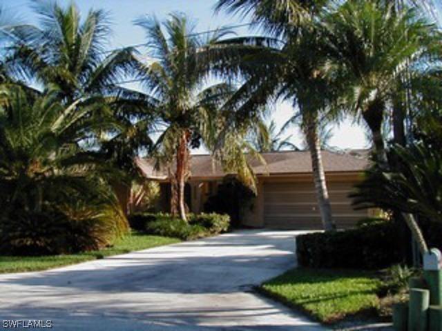 224 Heron Ave., Naples, FL 34108