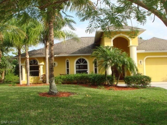 2031 Castle Garden Ln., Naples, FL