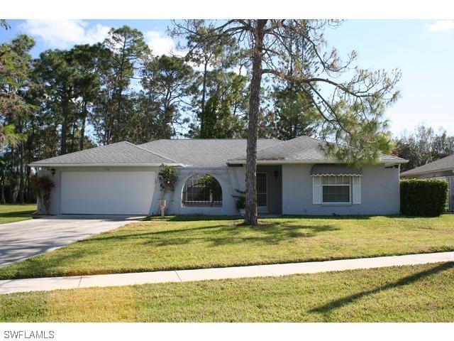 112 Versailles Cir., Naples, FL 34112