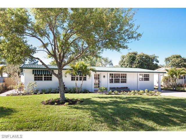 1074 Illinois Dr., Naples, FL 34103