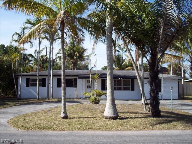 4840 Barcelona Cir., Naples, FL