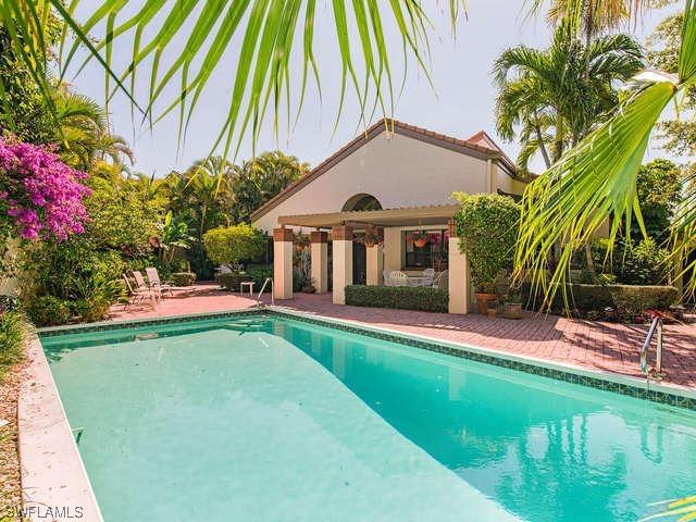 598 Bay Villas Ln., Naples, FL