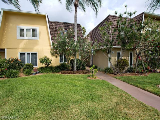 423-A Meadowlark Ln., Naples, FL 34105