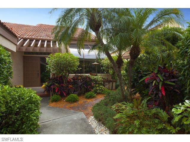 562 Bay Villas Ln., Naples, FL