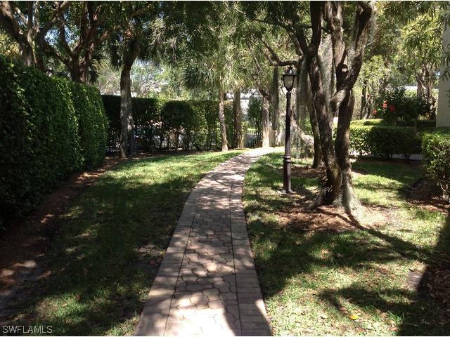 5818 Glencove Dr. #104, Naples, FL