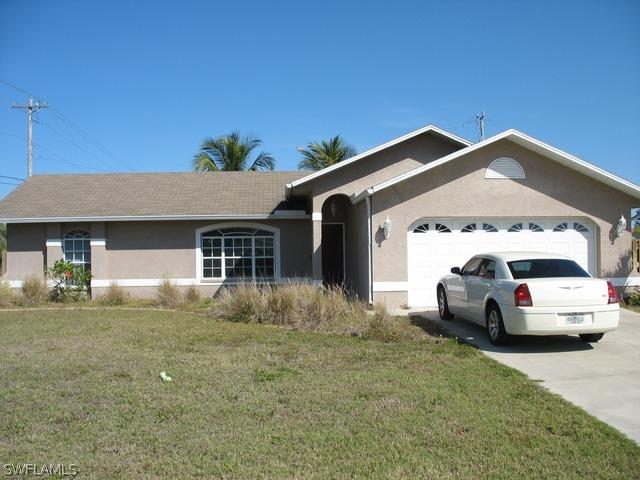 901 15th Ter., Cape Coral, FL 33990