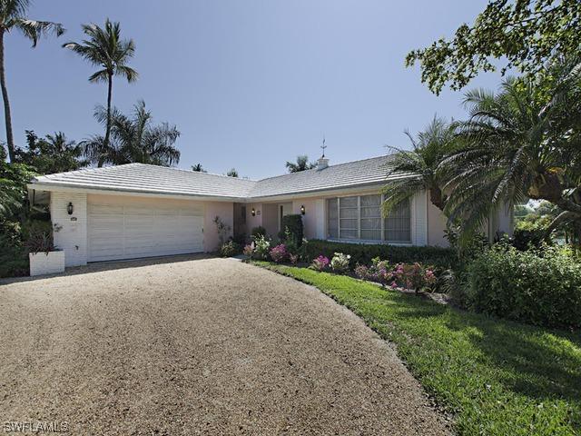 825 Wedge Dr., Naples, FL 34103