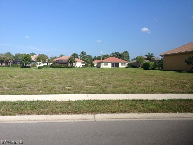 303 Saddlebrook Ln., Naples, FL 34110