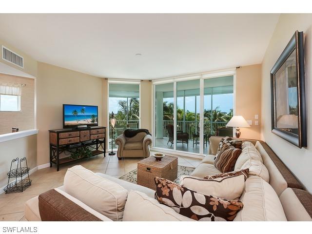 300 Dunes Blvd. #302, Naples, FL 34110
