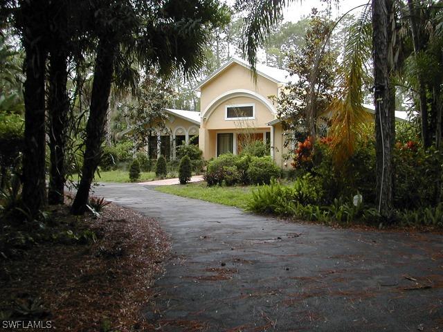 401 Logan Blvd., Naples, FL 34119