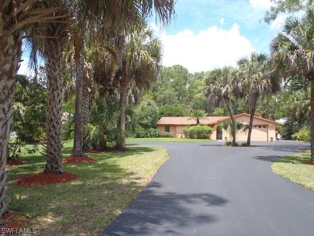 5335 Teak Wood Dr., Naples, FL 34119