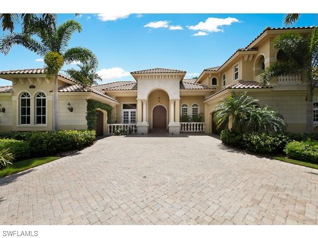480 Wedge Dr., Naples, FL 34103