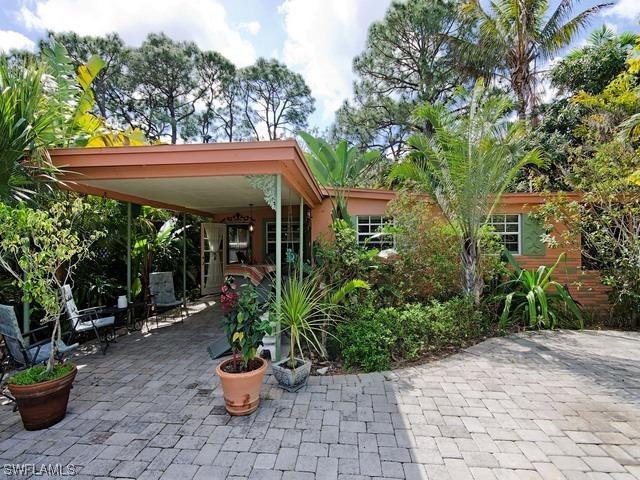 724 Myrtle Ter., Naples, FL