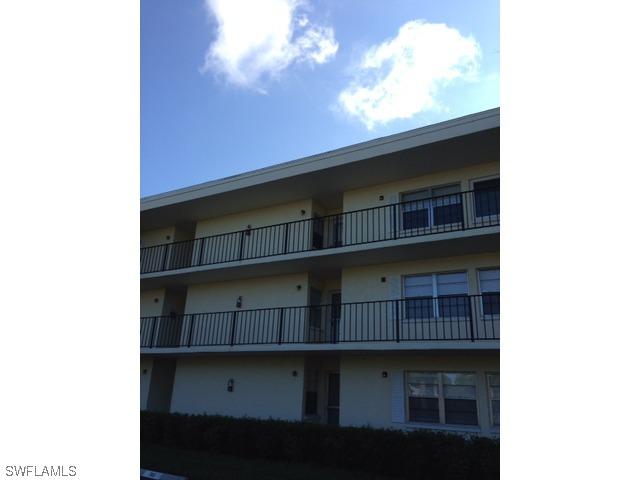 1084 Forest Lakes Dr., Naples, FL 34105