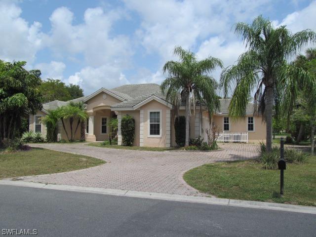 332 Wentworth Ct., Naples, FL 34104