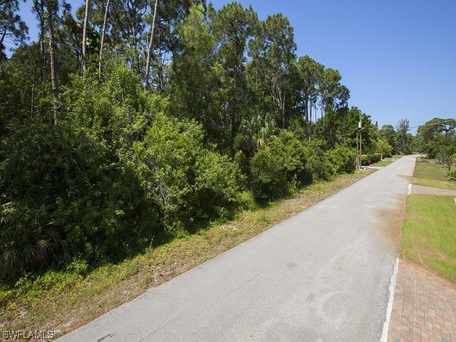 122 Mahogany Dr., Naples, FL 34108