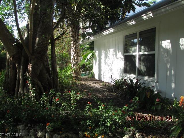 5042 Seahorse Ave., Naples, FL