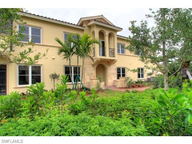 2313 Residence Cir. #102, Naples, FL 34105