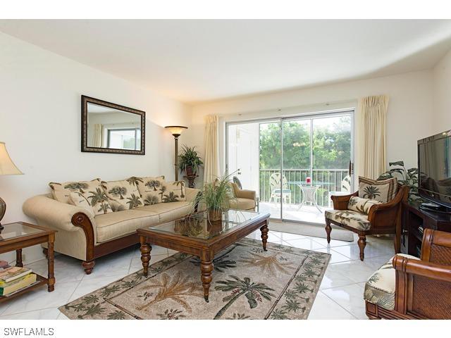 1001 Foxfire Ln. #206, Naples, FL 34104