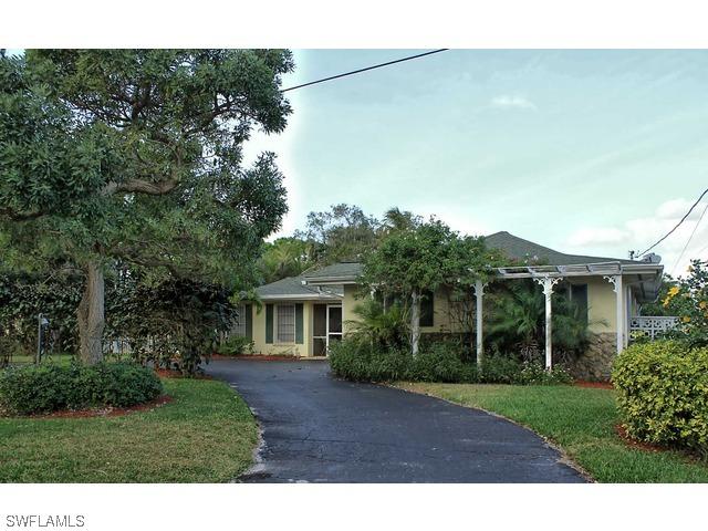 261 Viking Way, Naples, FL 34110