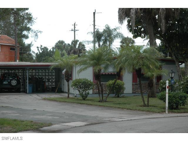 1380 Barbizon Ln., Naples, FL 34104