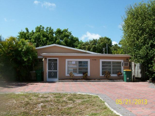708 92nd Ave., Naples, FL 34108