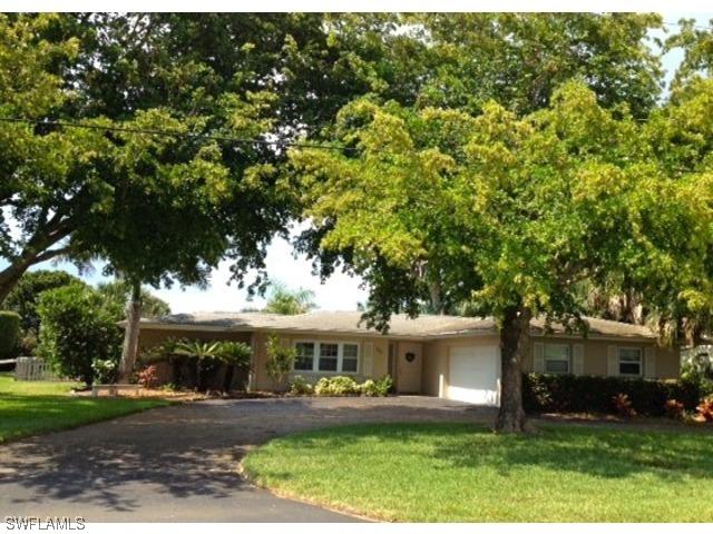 137 Viking Way, Naples, FL 34110